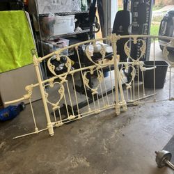 Full-Size Daybed With Trundle