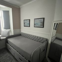 Brand New Daybed, Twin/King