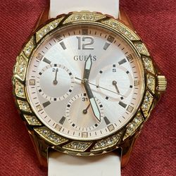 Stunning Ladies Guess Solar Crystal Rose Gold Dial Pink Rubber Strap Watch