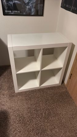 2x2 IKEA Kallax shelf