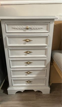 Small chest of drawers