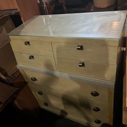 Dresser Set 