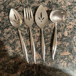 Vintage Oneida Set Of 4 Serving Pieces Just in Time For The Holidays 