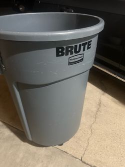 44 Gal trash can with Dolly