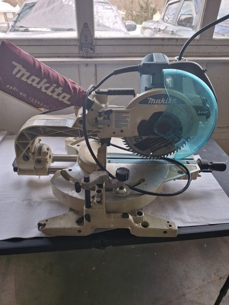 Makita Radial Arm Laser 10 In Cut
