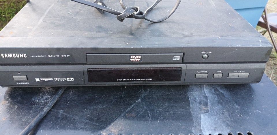 Samsung DVD-511 DVD/Video-CD/CD player.