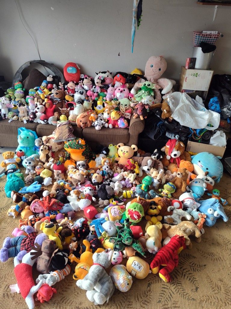 Over 300 Stuffed Animals All Sizes Price From $1 To $10 Each