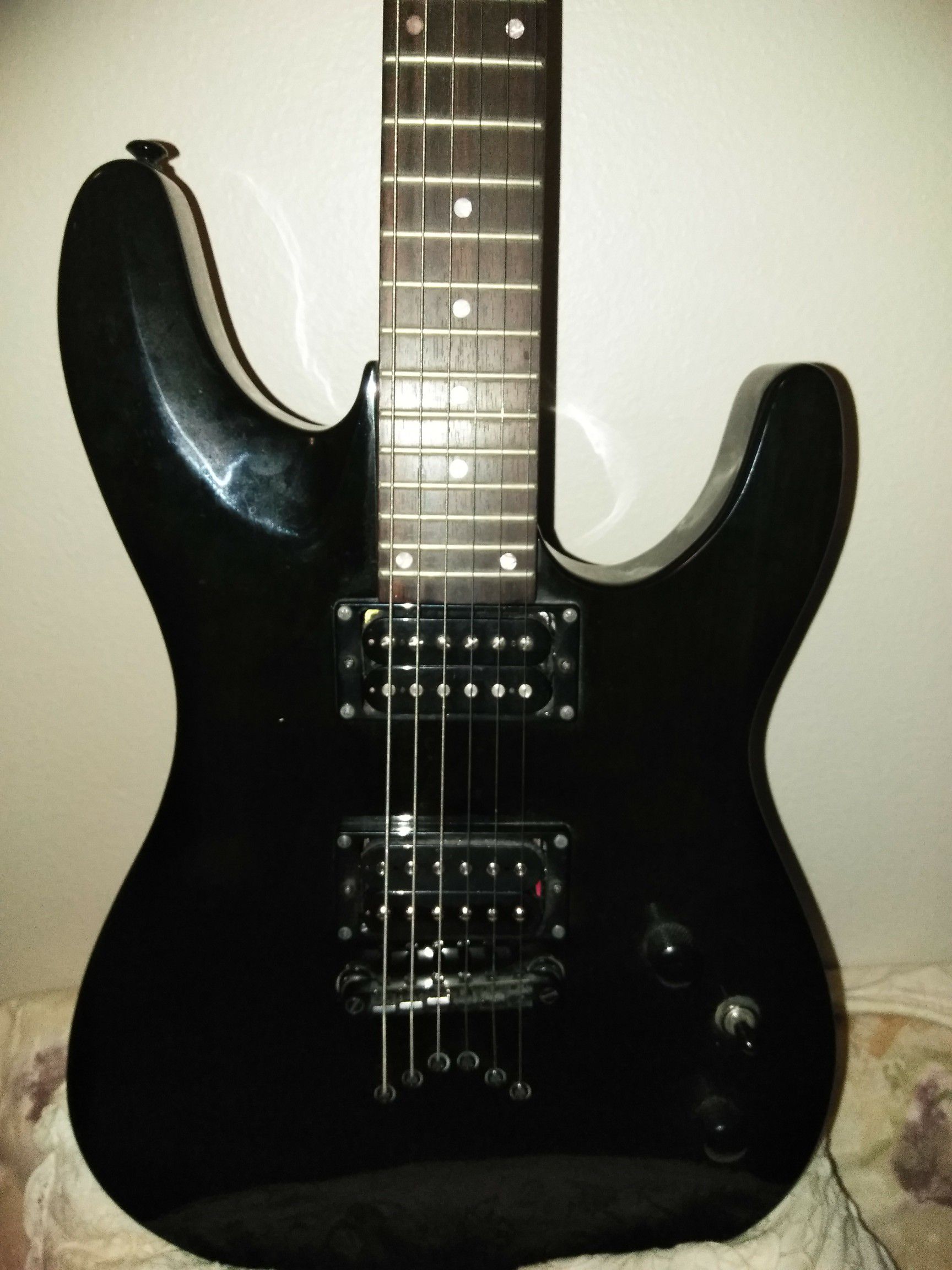 Vandetta guitar, New Never used with gig bag