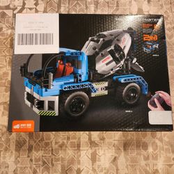 NWT Remote Control Concrete Mixer Truck or Delivery Truck Building Kit STEM