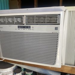 Window Mounted Air Conditioner 