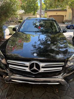 2016 Metcrdes-Benz GLC300 69k miles auto-transmission  sunroof SUV