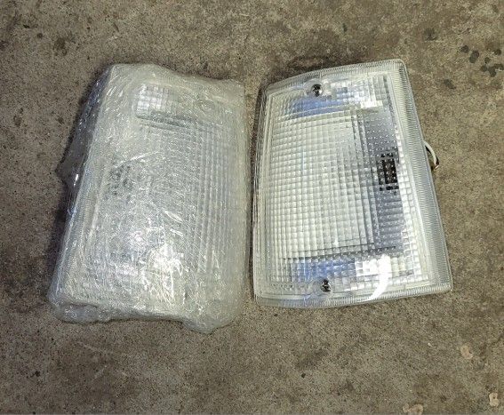 Mazda B2200 Corner Lights