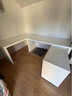 White L-Shaped Corner Desk / Computer Desk