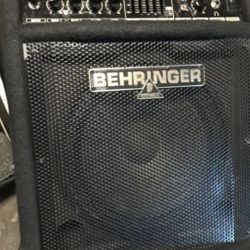Amplificador Para Bajó O Guitarra 
