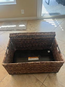 Extra large rattan storage box with lid