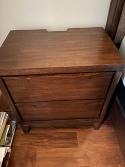 Night stands / End tables