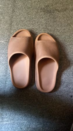Yezzy Slides size 10