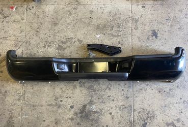 TY819-1020CO 05-15 TOYOTA TACOMA BLACK REAR BUMPER COMPLETE WITH BRACKETS AND WIRING