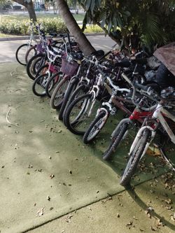 Lots of bicycles not separating