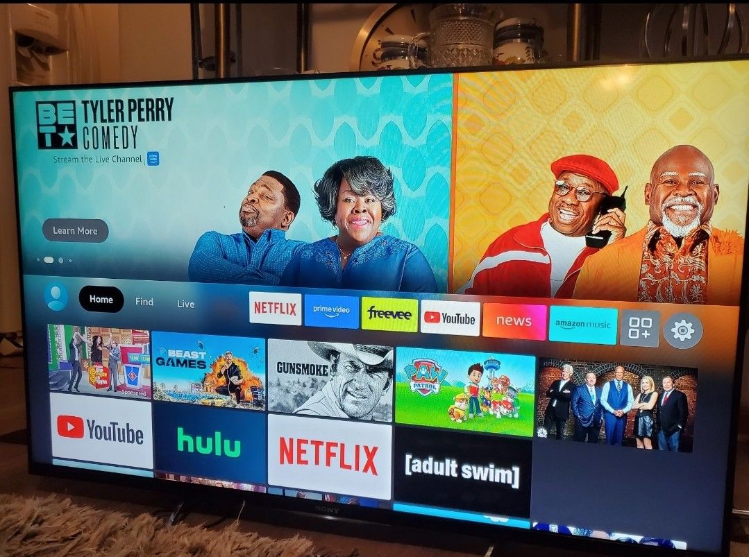 50" insignia Amazon fire smart tv 4k great condition. Still have the legs. Great quality pic