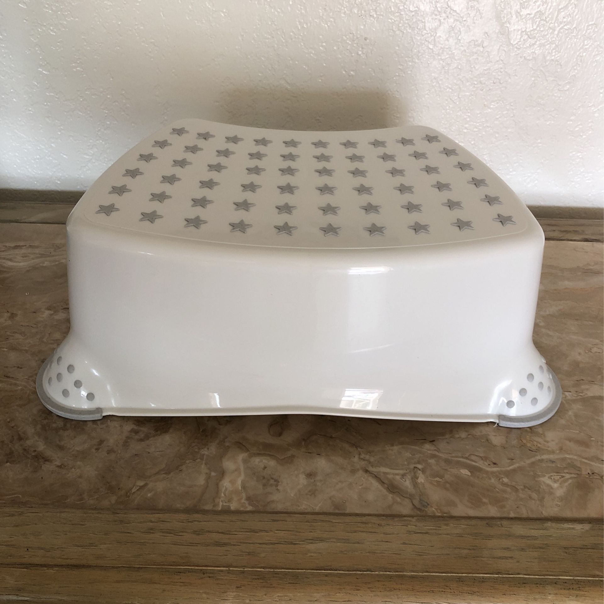 Non Slip Step Stool - Light Weight And Durable