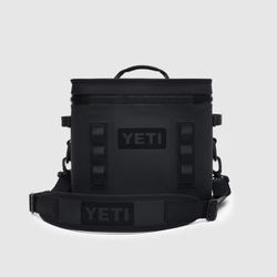 YETI - Black Flip 12 Soft Cooler 