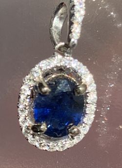 Sapphire diamond pendant