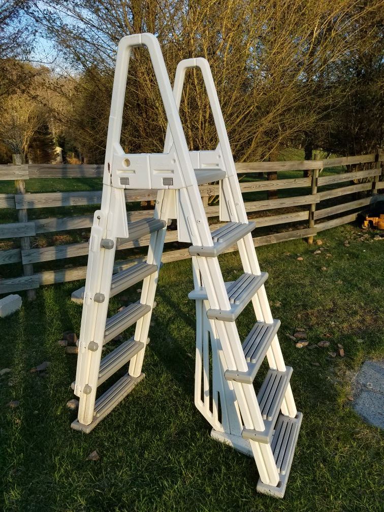 CPI Model 7000 Pool Ladder