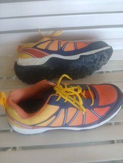 Wolverine (10) lowcut steel toe work boots/shoes