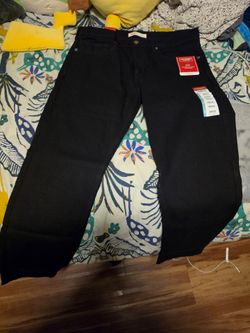Total of 5 pairs of jeans. 34x32