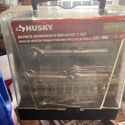 28-piece Husky Tool Set