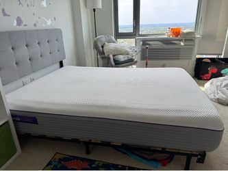 Purple mattress - Queen . cash only.