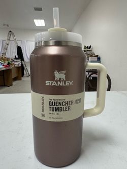 STANLEY TUMBLER QUENCHER 64 oz