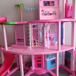 Doll house (Barbie Dream House)