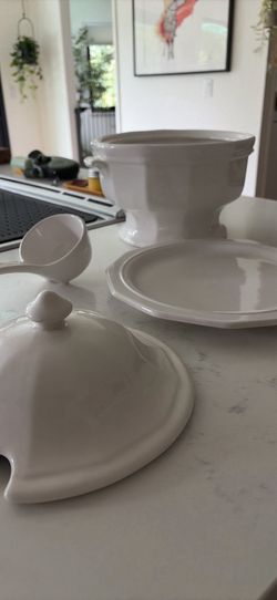 Complete Pfaltzgraff soup tureen/punch bowl