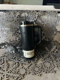 New Stanley Quencher H2.0 FlowState 30 oz Tumbler Black