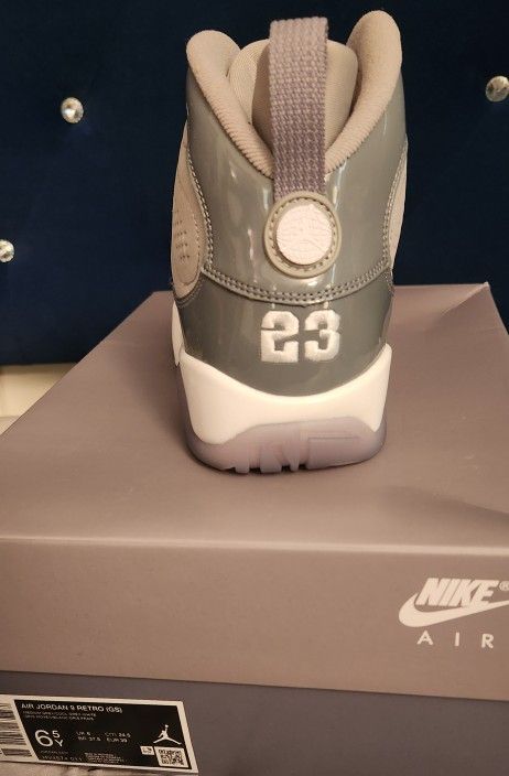Cool GREY 9s