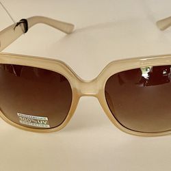 Brand: Spexx Spexx Women's light gold/tan Spotted Horn Rimmed 100% UV Protection Sunglasses Price: $12ea. Or 2 for $20 local customers can pick up mes