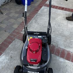 Honda Commercial Lawnmower 