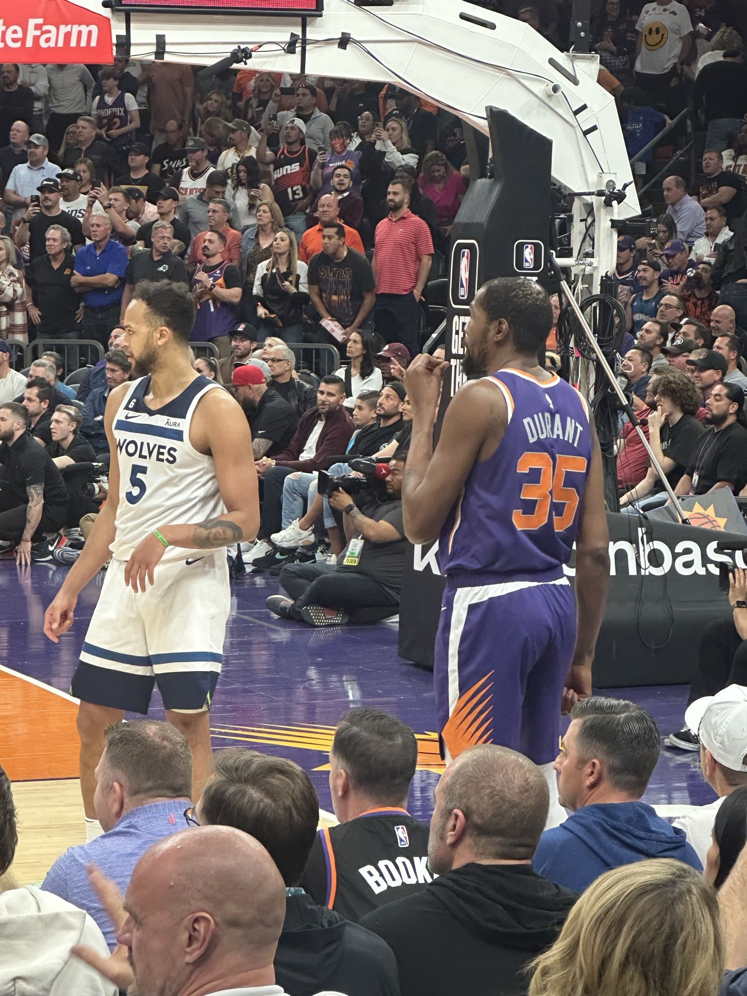 2 tickets - VIP CLUB ACCESS! Suns Vs. Thunder