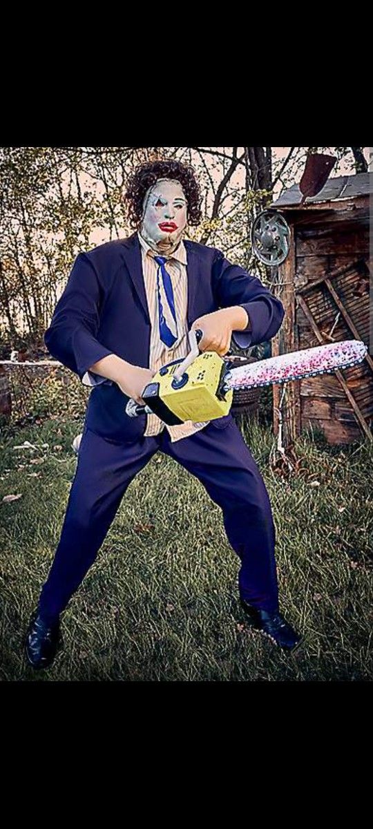 The Texas Chainsaw Massacre 6 FT Leatherface Animatronic Live Chainsaw Sound External Speakers Halloween Decor