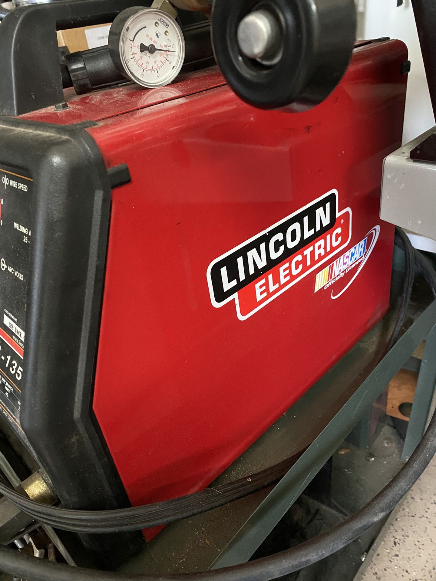 Lincoln SP135T Mig Welder 120V Argon Gas for Sale in Irwindale, CA