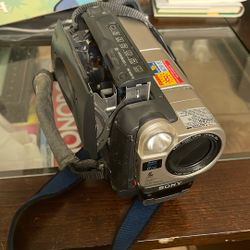 MOVING SALE: Sony camcorder 