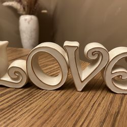 Lenox Expressions Sculpture Collection LOVE 3D word  Some wear to gold trim  - see photos of E No chips or cracks