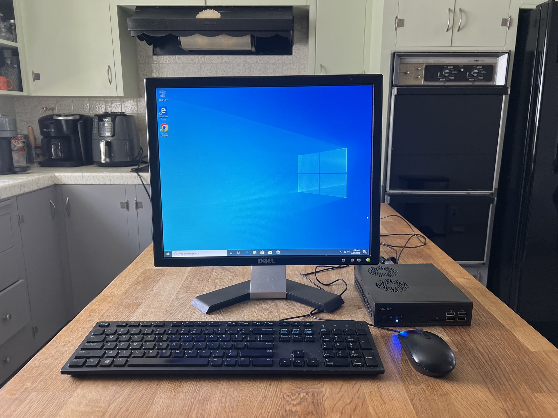Shuttle Micro PC - Complete Desktop Computer - Intel i5 Processor / 256GB SSD Hard Drive / 4GB Memory / 19 Inch Dell Monitor / Windows 10 Pro 