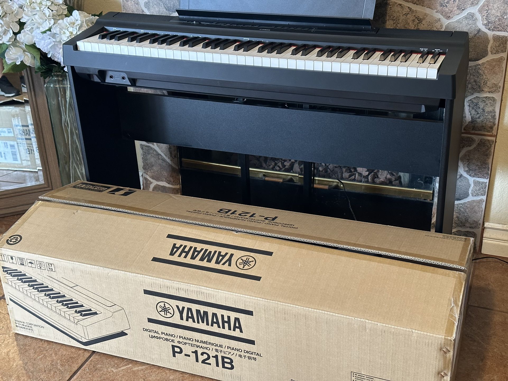 Yamaha Piano P121B Hammered Weighted Action 73 Key & Stand