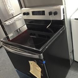 New Scratch And Dent Whirlpool 5 Burner Glass Top Stainless Steel Range. 1 Year Warranty 