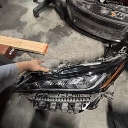 Toyota venza left Headlight oem