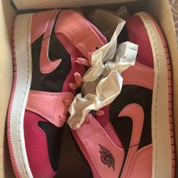 Jordan 1 Mid Coral Chalk 7Y