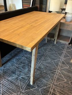 Castelry dining  table